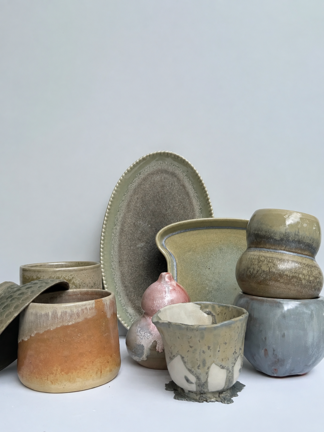 Ceramic pieces shown by Zizai Taoye